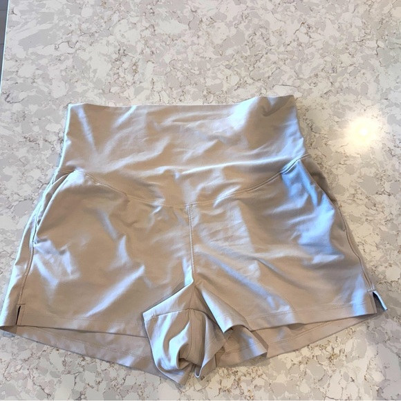 Old Navy Maternity Shorts Rollover Waist Powersoft - Picture 1 of 7